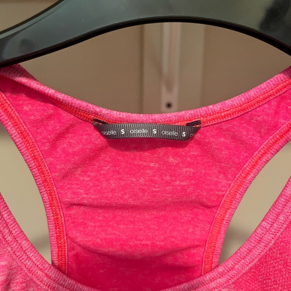 Oiselle Bright Pink (Saturday) Flyte Tank - Picture 4 of 4